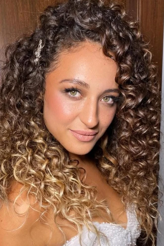 תלתלים טבעיים ואיפור של לאה מירזייב